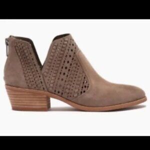 Vince Camuto Prasata booties suede grey 9.5
